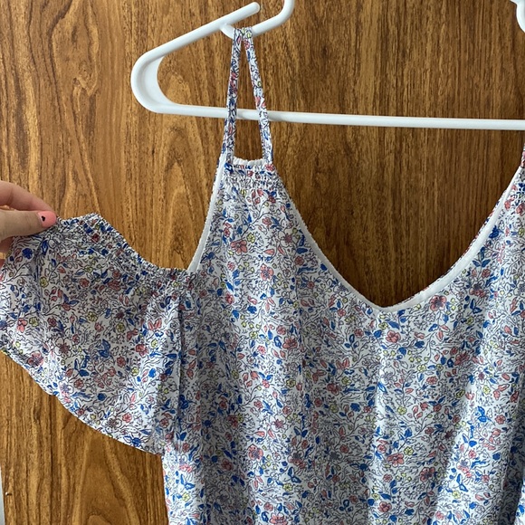 3/$25 Floral blouse - Picture 2 of 3